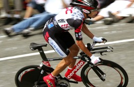 多米电子-英超常规赛爆出冷门！金州勇士血战曼城，争冠形势突变